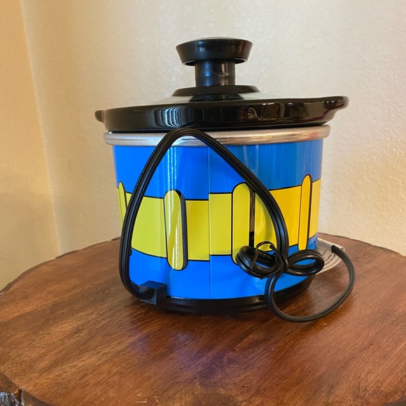 Batman .65 Quart MINI Crock Pot - Picture 2 of 4